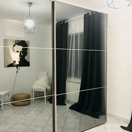 Interno 5 *